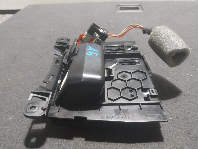 bontott AUDI A5 Első Hamutartó