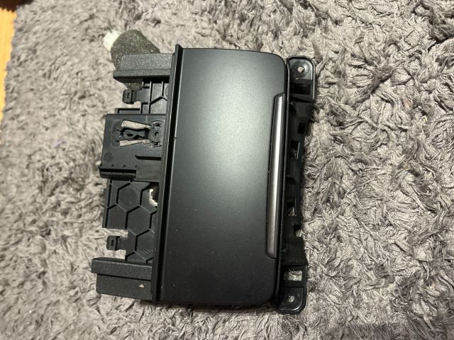 bontott AUDI A5 Első Hamutartó