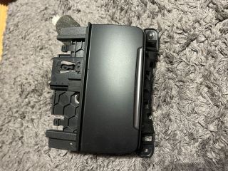 bontott AUDI A5 Első Hamutartó