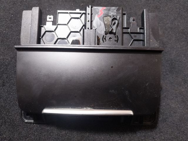 bontott AUDI A5 Első Hamutartó