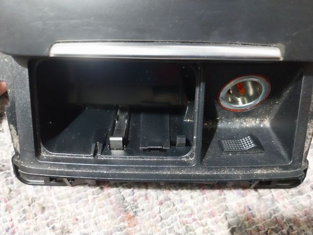 bontott AUDI A5 Első Hamutartó