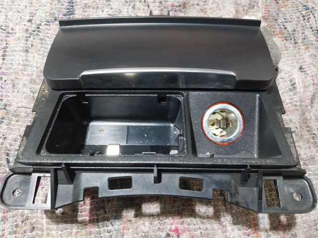 bontott AUDI A5 Első Hamutartó