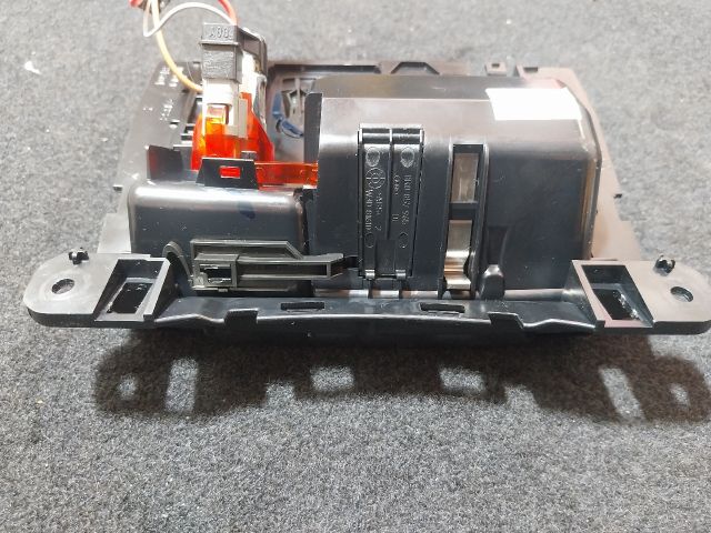 bontott AUDI A5 Első Hamutartó