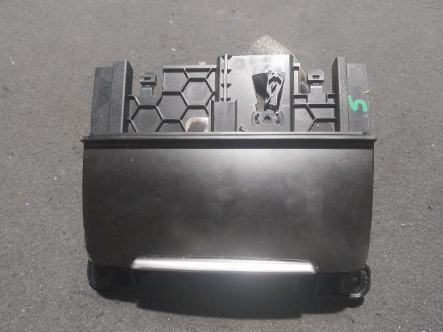 bontott AUDI A5 Első Hamutartó