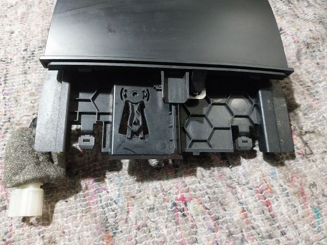 bontott AUDI A5 Első Hamutartó