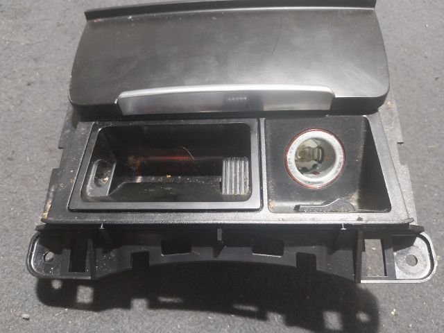 bontott AUDI A5 Első Hamutartó