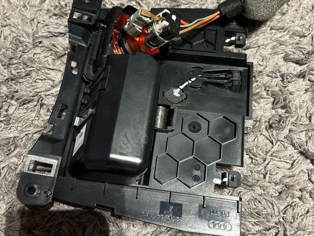 bontott AUDI A5 Első Hamutartó