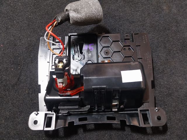 bontott AUDI A5 Első Hamutartó