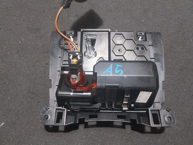 bontott AUDI A5 Első Hamutartó