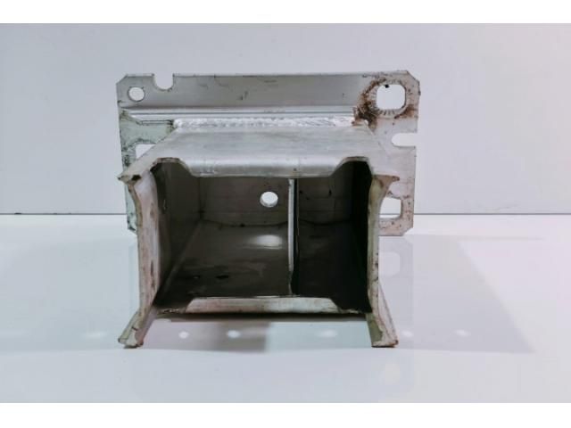 bontott AUDI A5 Első Lökhárító Merevítő (Fém)