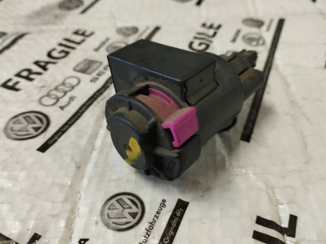bontott AUDI A5 Fék Pedál Kapcsoló