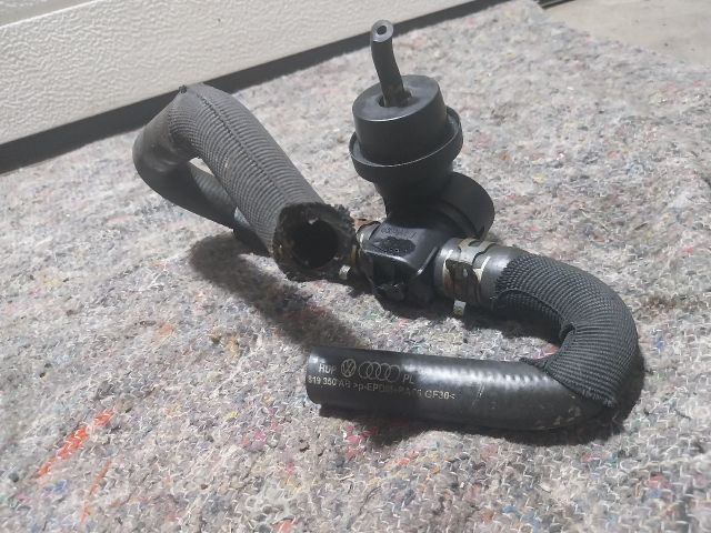 bontott AUDI A5 Fűtéscsap