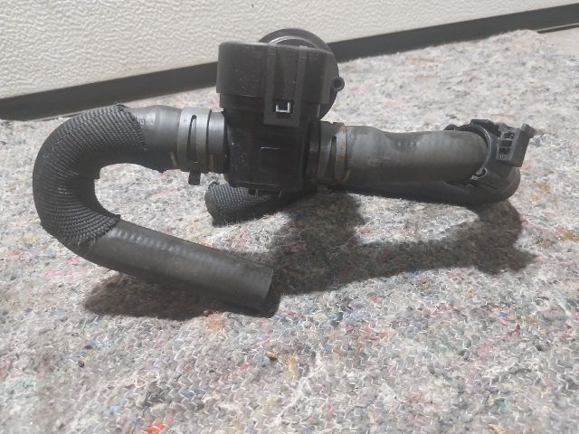 bontott AUDI A5 Fűtéscsap