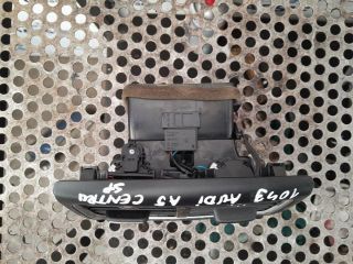 bontott AUDI A5 Hátsó középső Szellőző