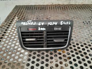 bontott AUDI A5 Hátsó középső Szellőző