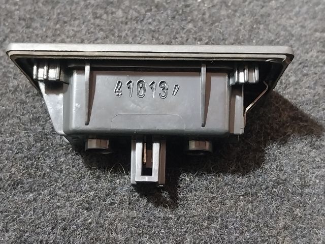 bontott AUDI A5 Hátsó Rendszámtábla Világítás