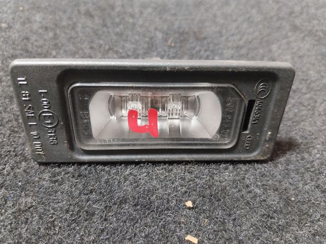 bontott AUDI A5 Hátsó Rendszámtábla Világítás