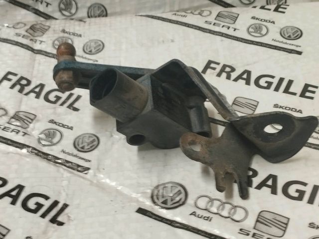 bontott AUDI A5 Hátsó Xenon Szintszabályzó Jeladó