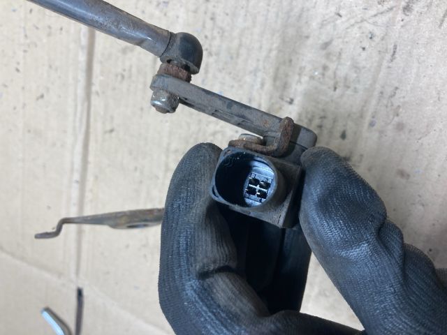 bontott AUDI A5 Hátsó Xenon Szintszabályzó Jeladó