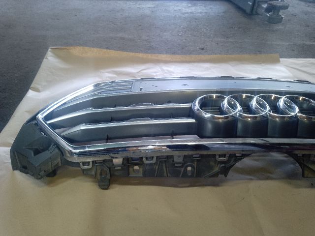 bontott AUDI A5 Hűtőrács