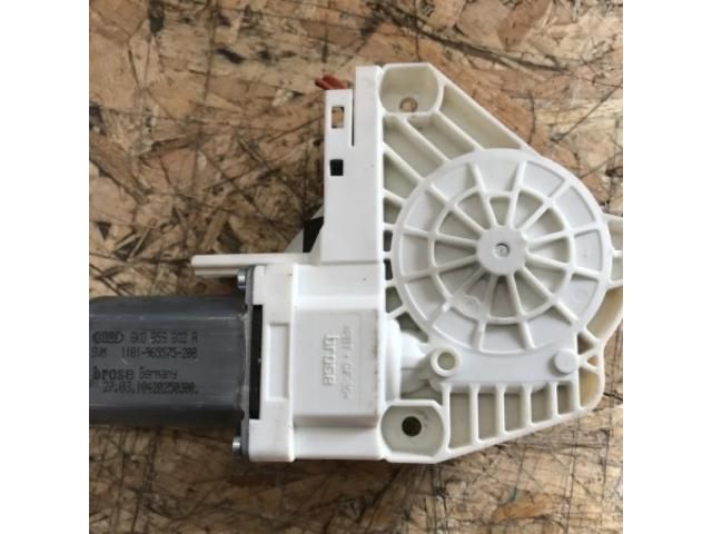 bontott AUDI A5 Jobb első Ablakemelő Motor