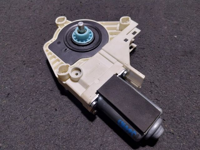 bontott AUDI A5 Jobb első Ablakemelő Motor