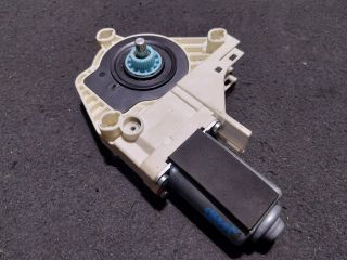 bontott AUDI A5 Jobb első Ablakemelő Motor