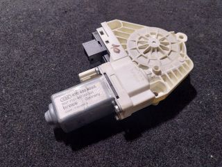 bontott AUDI A5 Jobb első Ablakemelő Motor