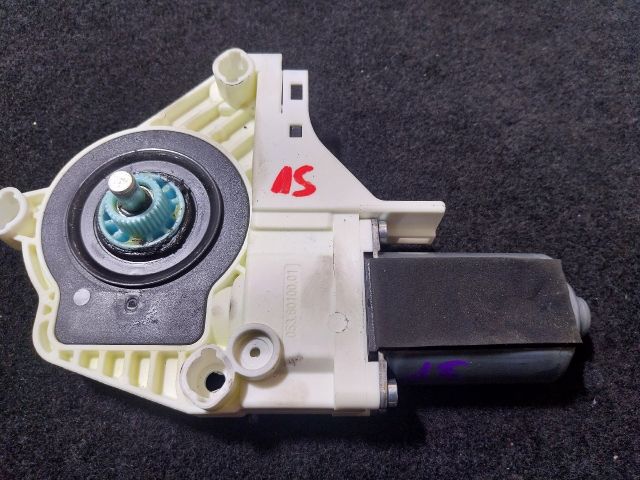 bontott AUDI A5 Jobb első Ablakemelő Motor