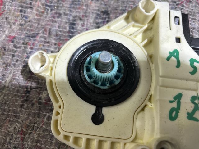 bontott AUDI A5 Jobb első Ablakemelő Motor