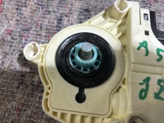 bontott AUDI A5 Jobb első Ablakemelő Motor