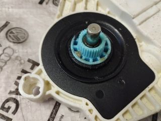 bontott AUDI A5 Jobb első Ablakemelő Motor