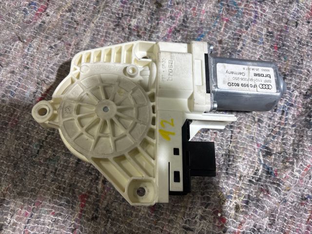 bontott AUDI A5 Jobb első Ablakemelő Motor