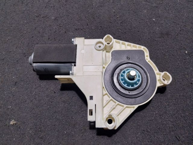 bontott AUDI A5 Jobb első Ablakemelő Motor