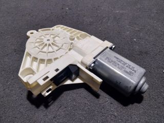 bontott AUDI A5 Jobb első Ablakemelő Motor