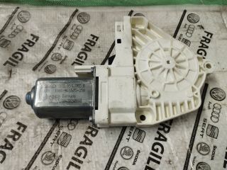 bontott AUDI A5 Jobb első Ablakemelő Motor