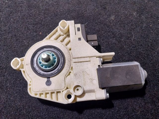 bontott AUDI A5 Jobb első Ablakemelő Motor