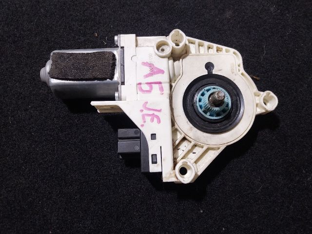 bontott AUDI A5 Jobb első Ablakemelő Motor