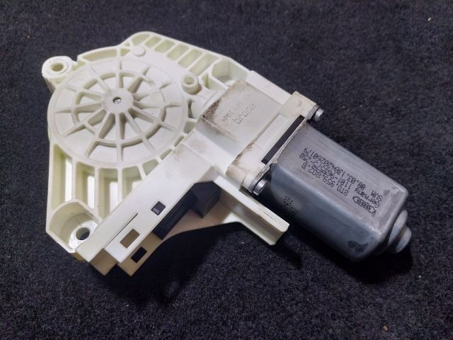 bontott AUDI A5 Jobb első Ablakemelő Motor