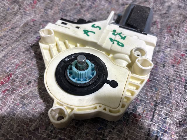 bontott AUDI A5 Jobb első Ablakemelő Motor