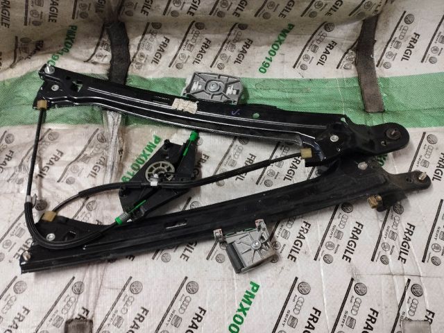 bontott AUDI A5 Jobb első Ablakemelő Szerkezet (Elektromos)