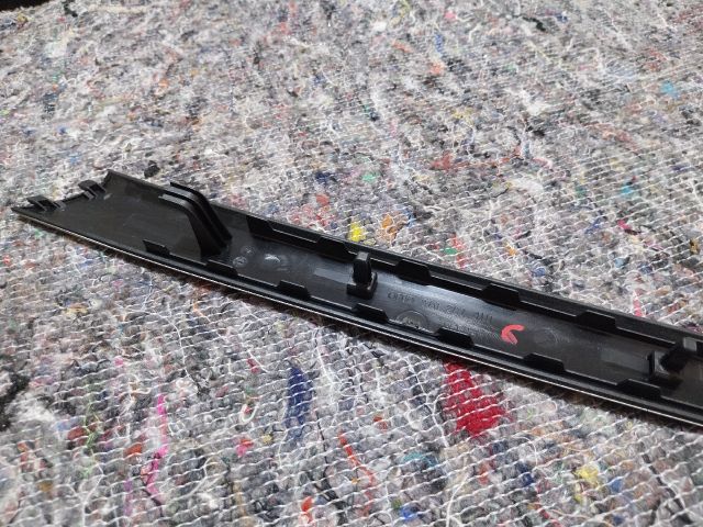 bontott AUDI A5 Jobb első Ajtó Kárpit Díszléc