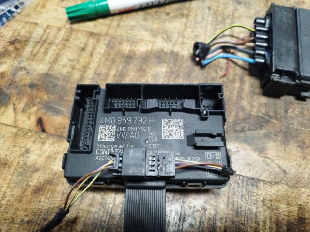 bontott AUDI A5 Jobb első Ajtó Vezérlőegység