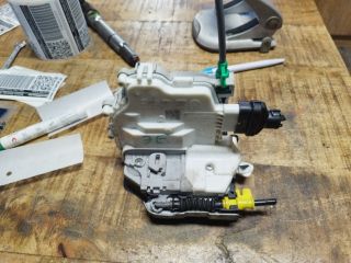 bontott AUDI A5 Jobb első Ajtózár