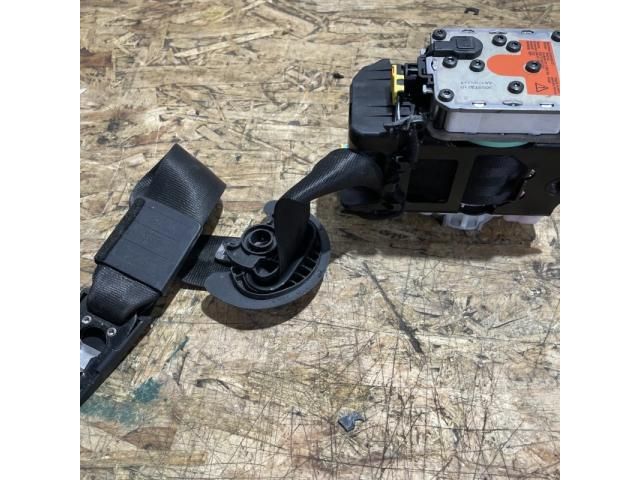 bontott AUDI A5 Jobb első Biztonsági Öv