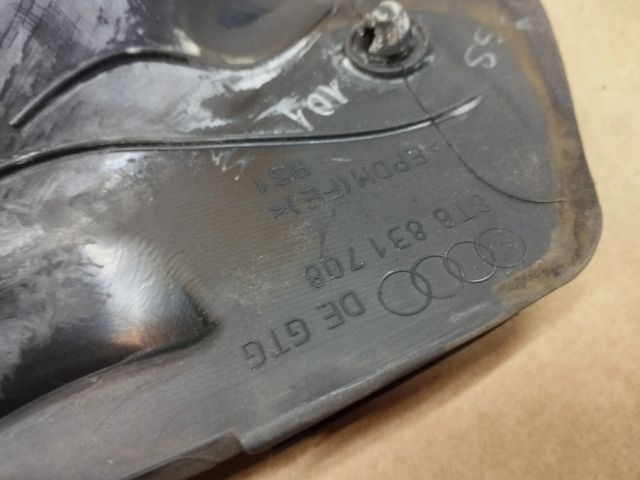 bontott AUDI A5 Jobb első Gumikéder