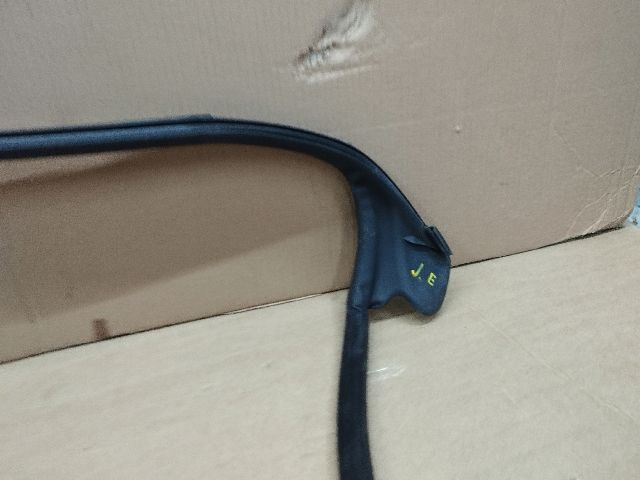 bontott AUDI A5 Jobb első Gumikéder