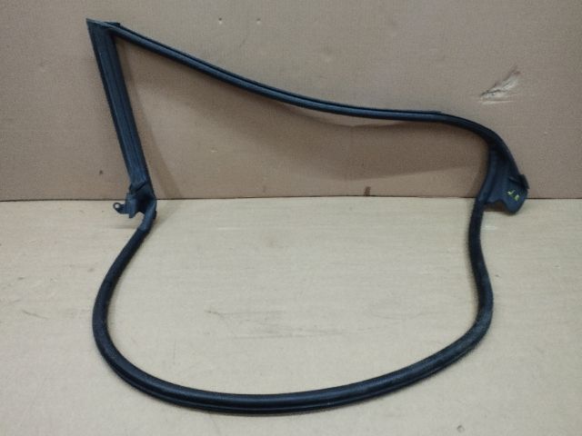 bontott AUDI A5 Jobb első Gumikéder