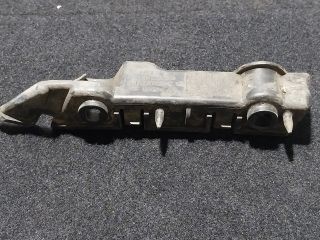 bontott AUDI A5 Jobb első Oldal Lökhárító Tartó (Műanyag)