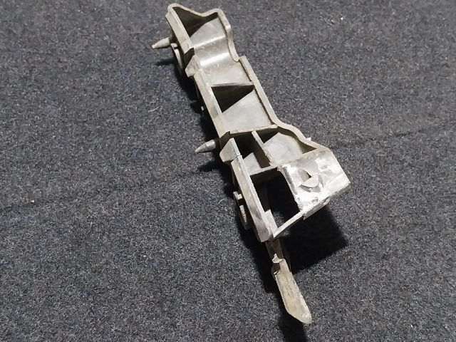 bontott AUDI A5 Jobb első Oldal Lökhárító Tartó (Műanyag)